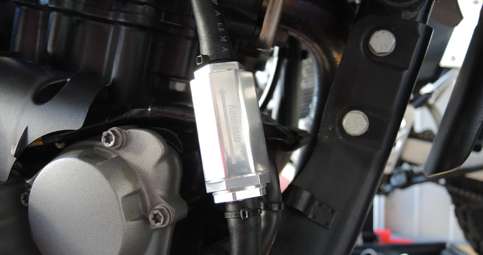あなたのバイクが変わる！減圧バルブ（T-REV）の効果とは？