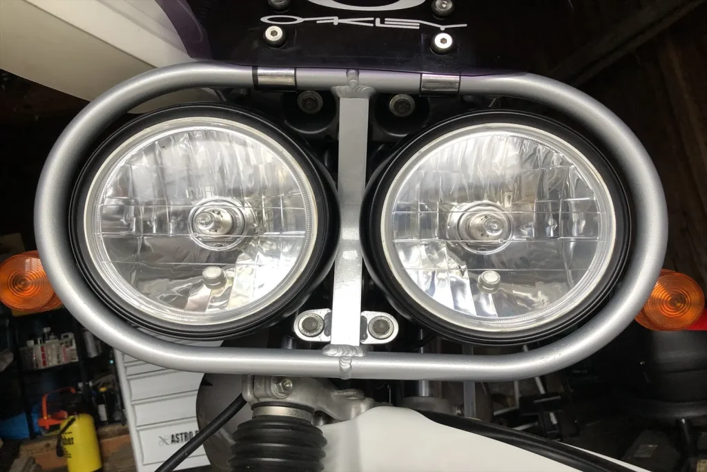 パウダーコートとクリア塗装で再生したXR BAJAのライトガード