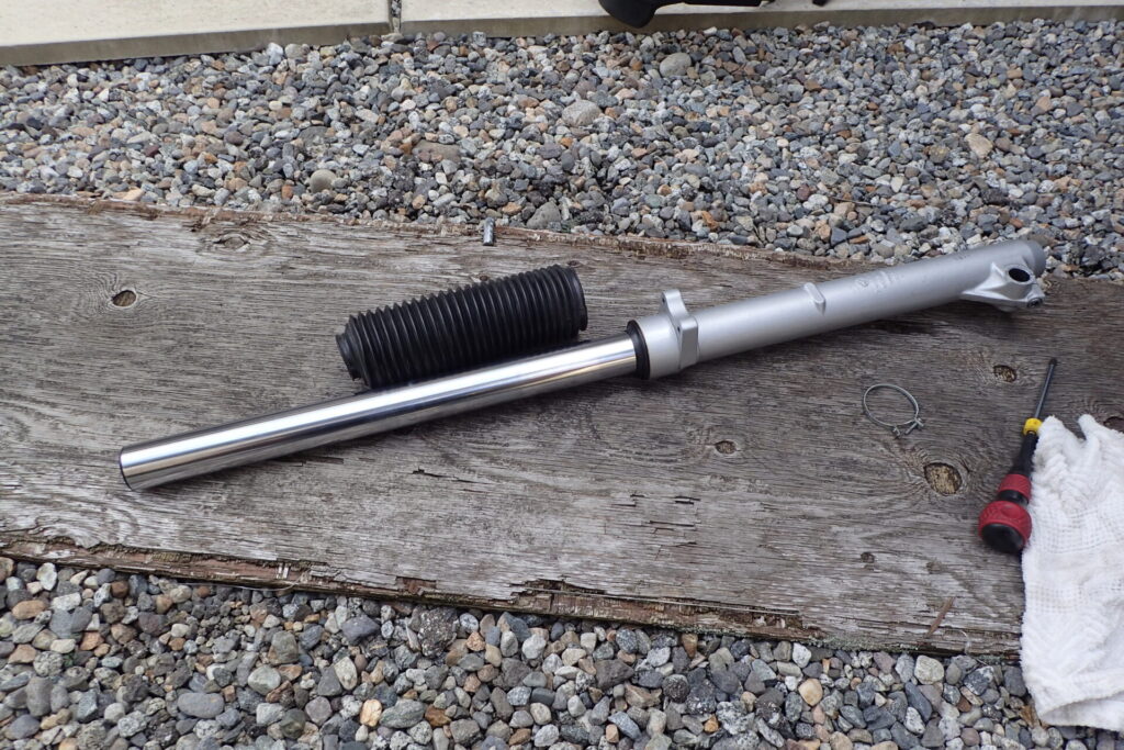 F650GS（単気筒）のフロントフォークと適合するフォークブーツ