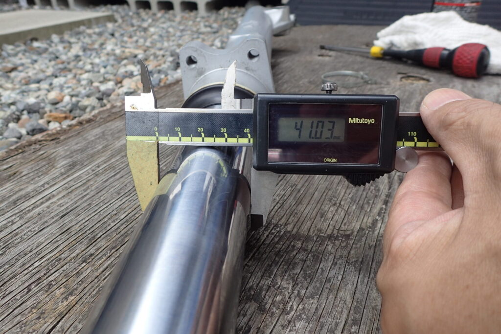 F650GS（単気筒）のインナーチューブの直径は41mm