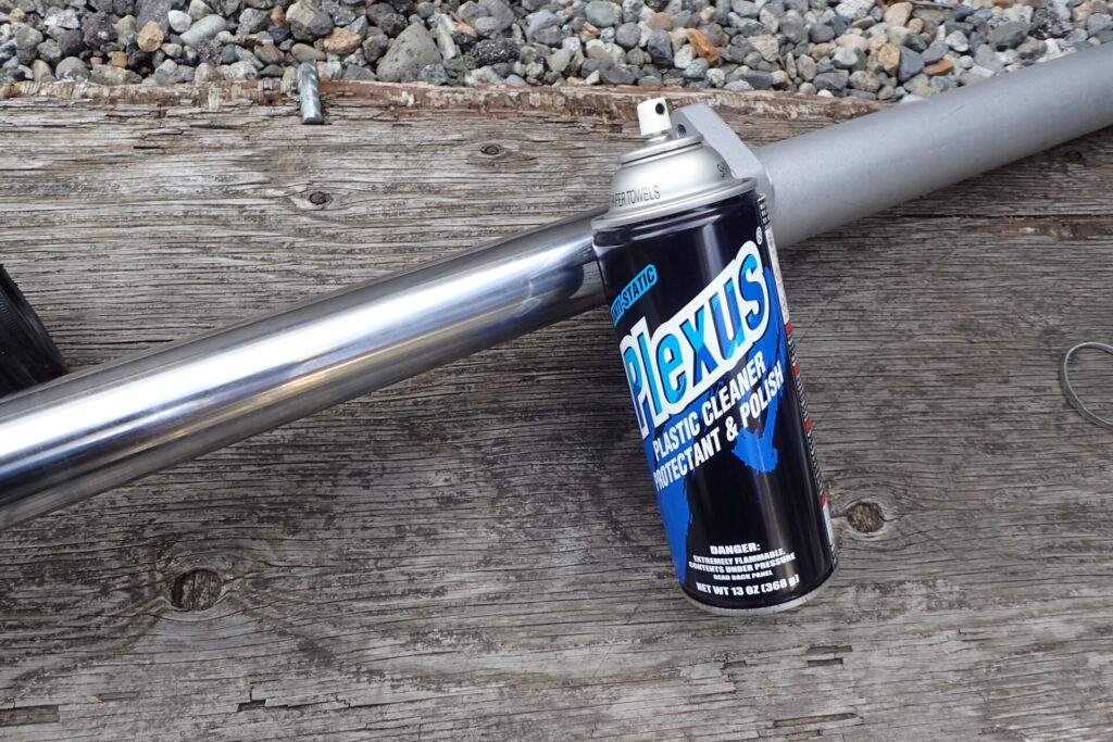 プレクサスでフロントフォークを清掃する