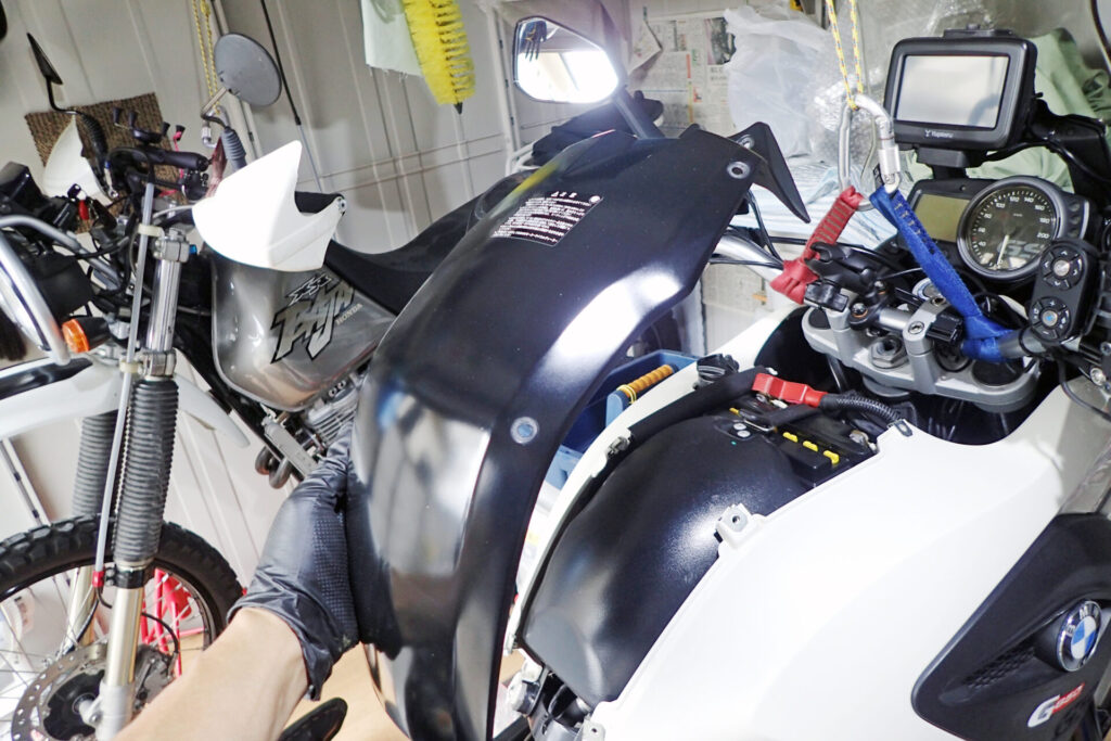 G650GSのセンターフェアリングが外れたところ