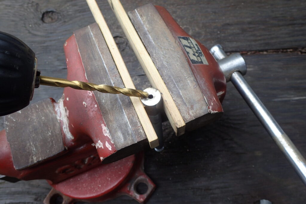 AZの狭所用ノズルを改造して,グリスニップル(PB107)の専用ノズル(N型)を取り付けるための加工状況