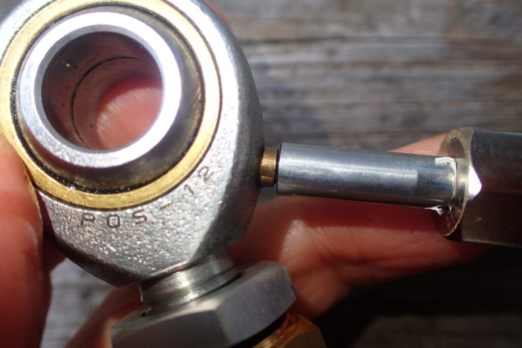 グリスニップル(PB107)にグリスを充填する