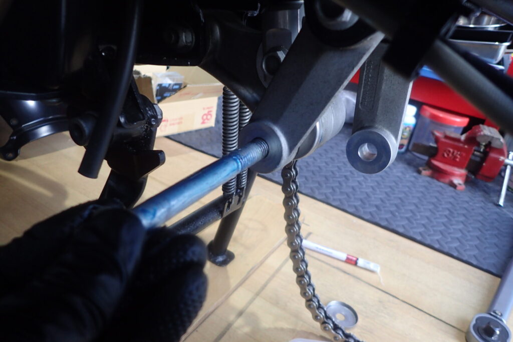 スイングアームとリアリンク