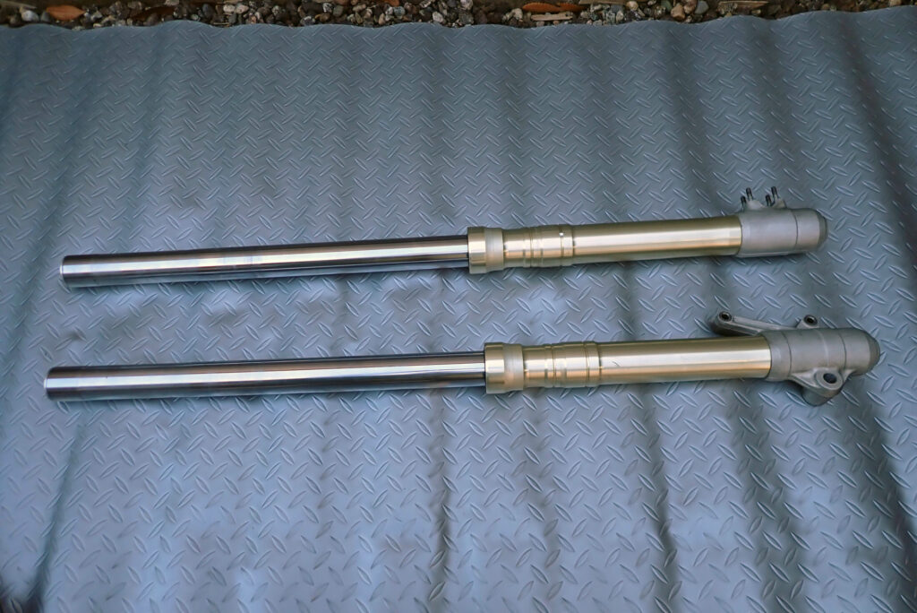 XR250 BAJAから取り外されたフロントフォーク