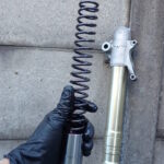 ホンダ XR250（MD30）・XR BAJA・XR250R（ME08）のフロントフォークスプリングの仕様と自由長を比較考察するアイキャッチ画像