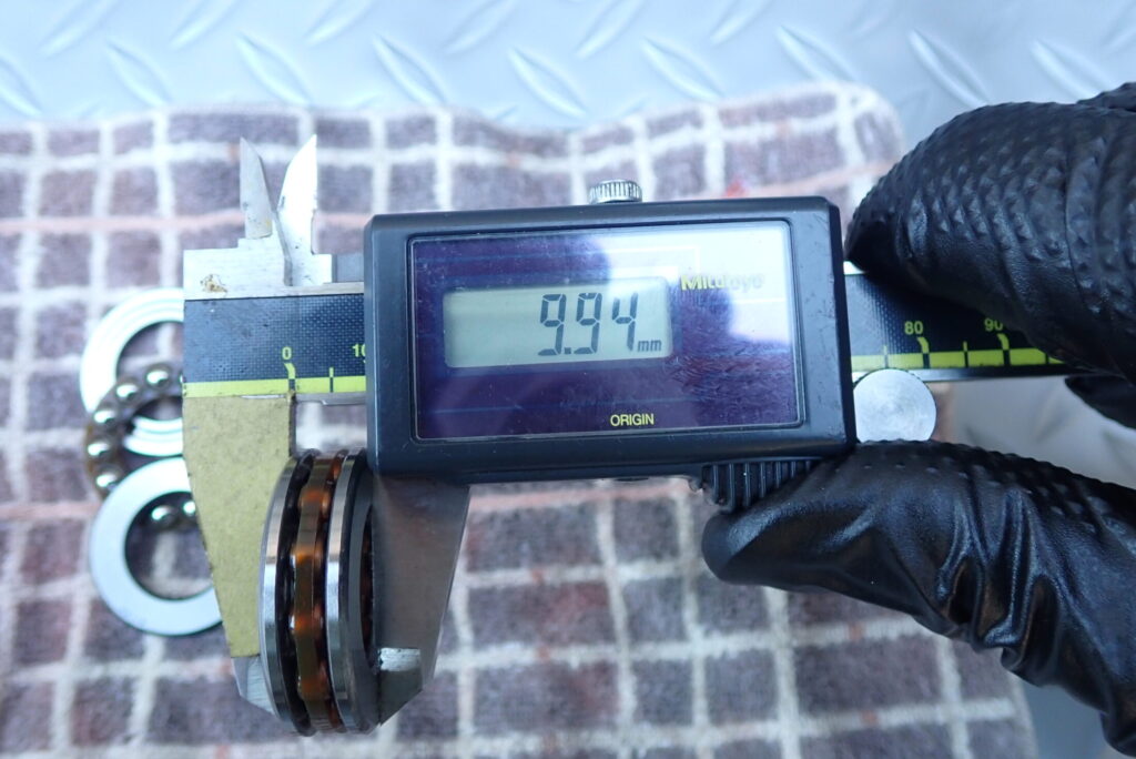 XR250のフォークスプリング上部に使用するNTN製単式スラスト玉軸受51100（外径35mm・内径20mm・厚さ10mm）