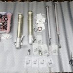 ホンダ XR250 Baja フロントフォークの組み立て・オーバーホールメンテナンス作業の様子