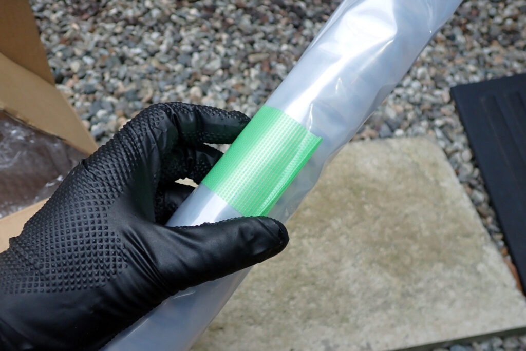 WPC処理（マイクロショットピーニング）から返送されたバイク用フロントフォークスプリングの梱包状態