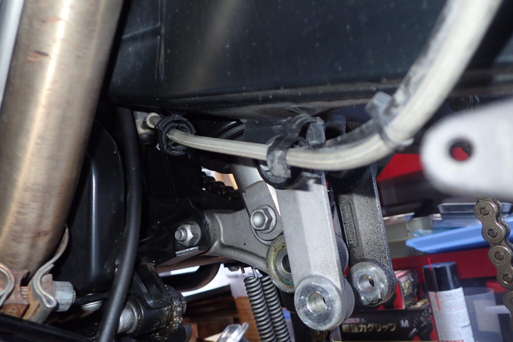 G650GSのリアサスペンション・プロリンクのグリスアップDIY整備の様子