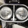 Honda XR250 BAJAの象徴的なデュアルヘッドライトのフロントビュー。光軸調整が必要な2灯式ユニットの全景。