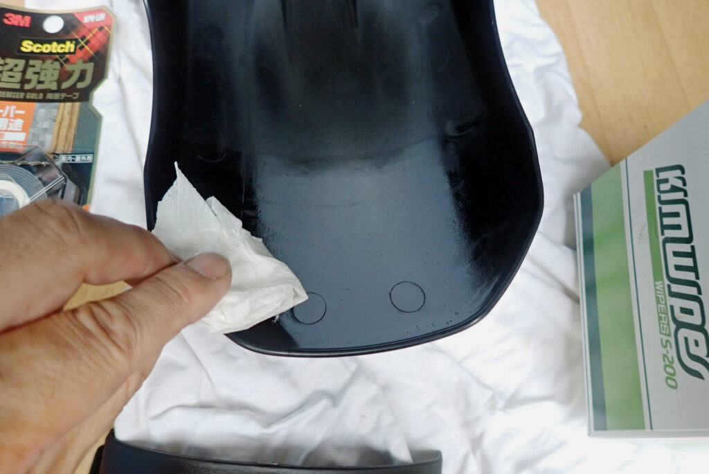 Cleaning and degreasing the inner surface of the Honda X-ADV original front fender before applying adhesive tape.