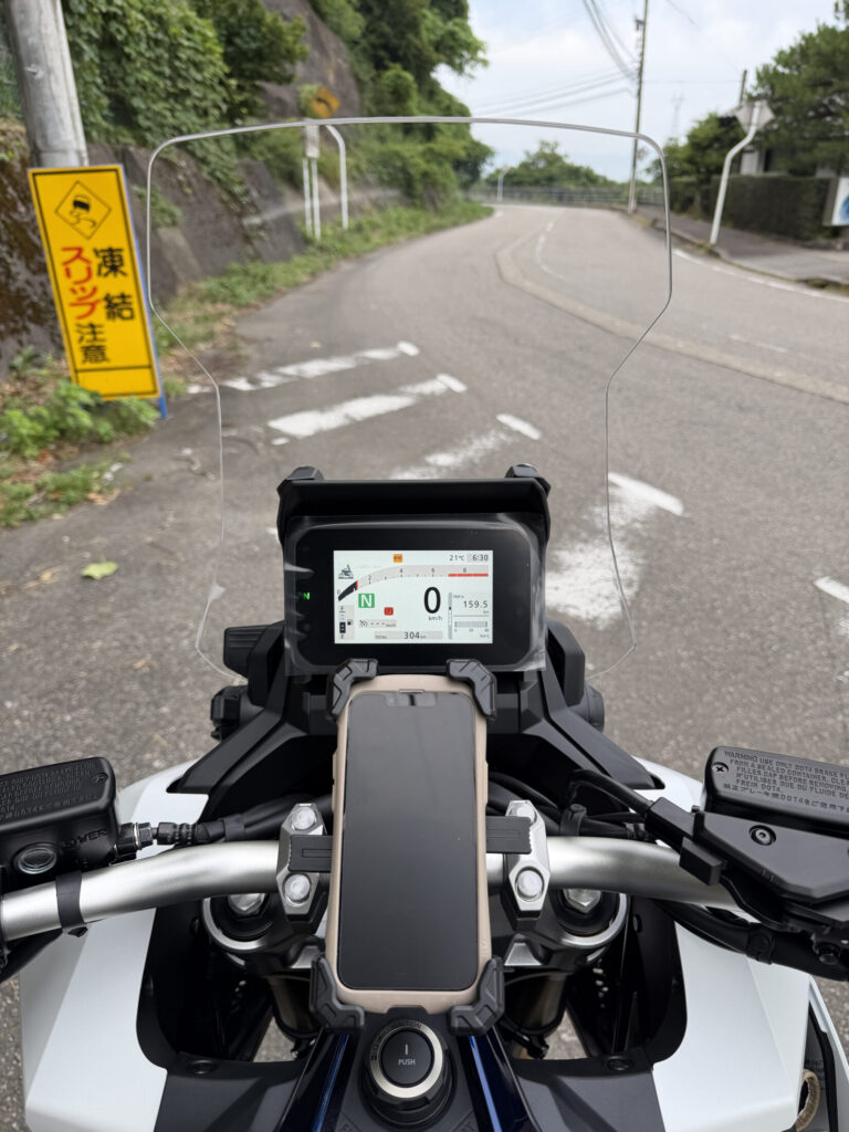 Cockpit view of a Honda X-ADV 750 with the OEM windscreen set to the highest position (5th step).