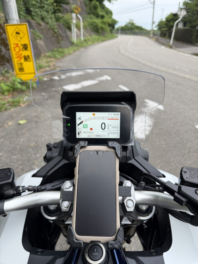 Cockpit view of a Honda X-ADV 750 with the OEM windscreen set to the lowest position (1st step).