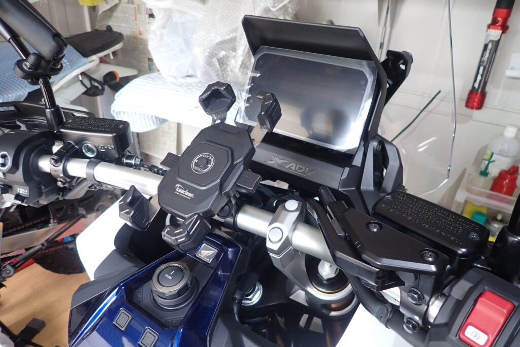 The Kaedear phone holder successfully mounted at the center of a Honda X-ADV cockpit, perfectly matching the matte black interior.