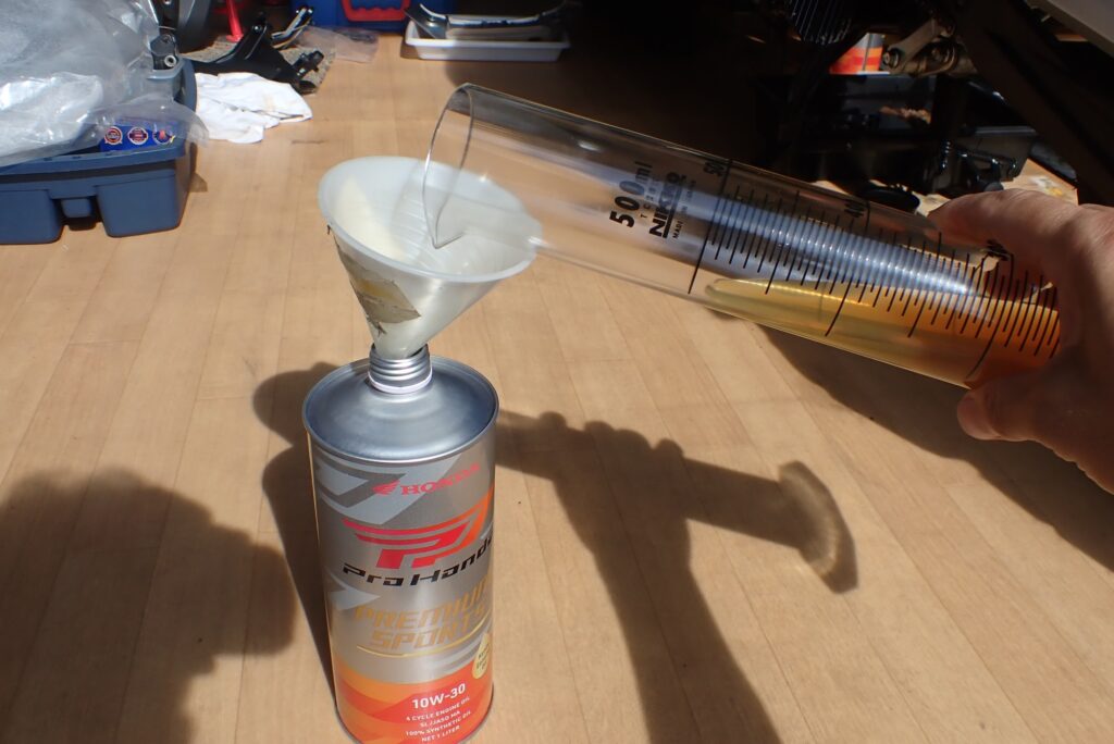 Add SOD-1 to the Honda premium oil and shake the can to mix it thoroughly.