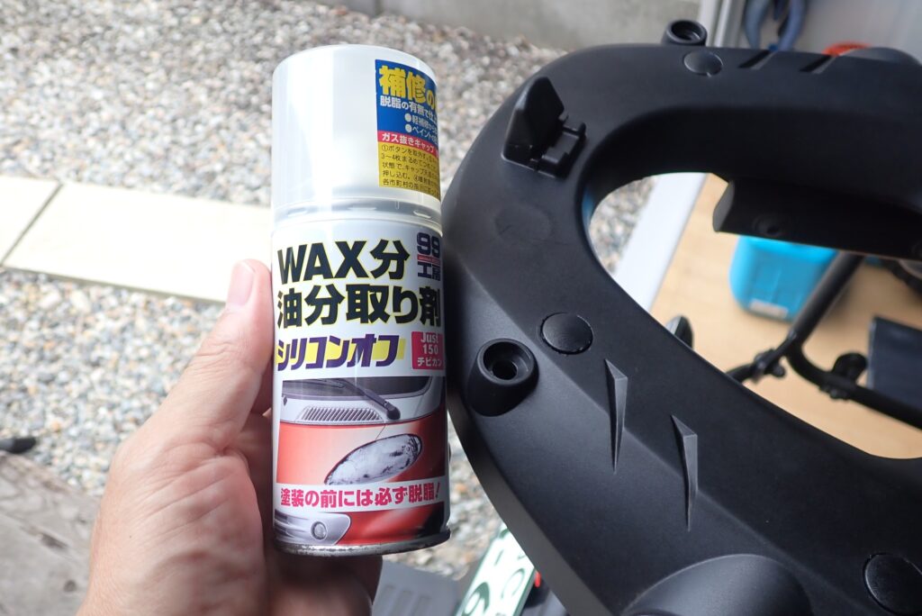 Cleaning GIVI baseplate rubber damper mounting hole with degreaser