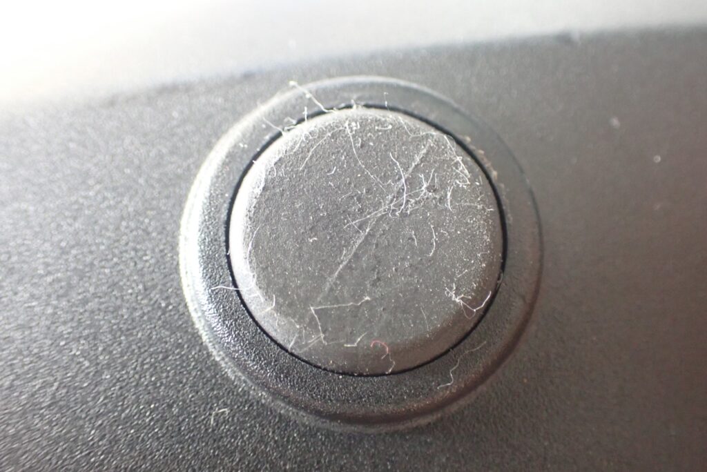 Degraded sticky surface of old GIVI baseplate rubber damper