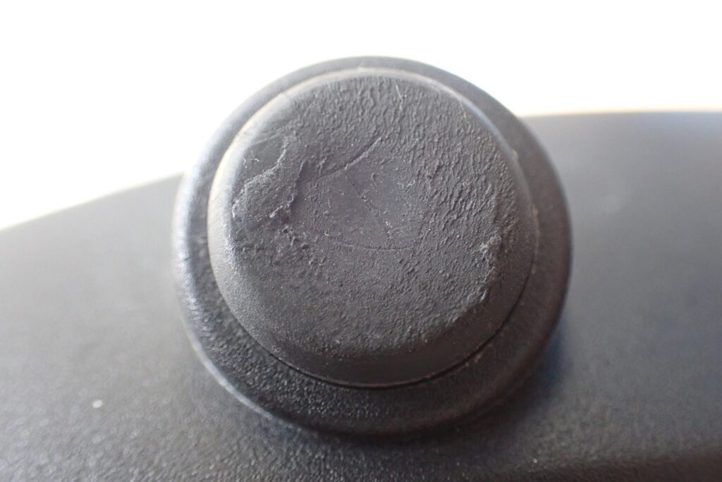 Deformed and uneven surface of old GIVI baseplate rubber damper