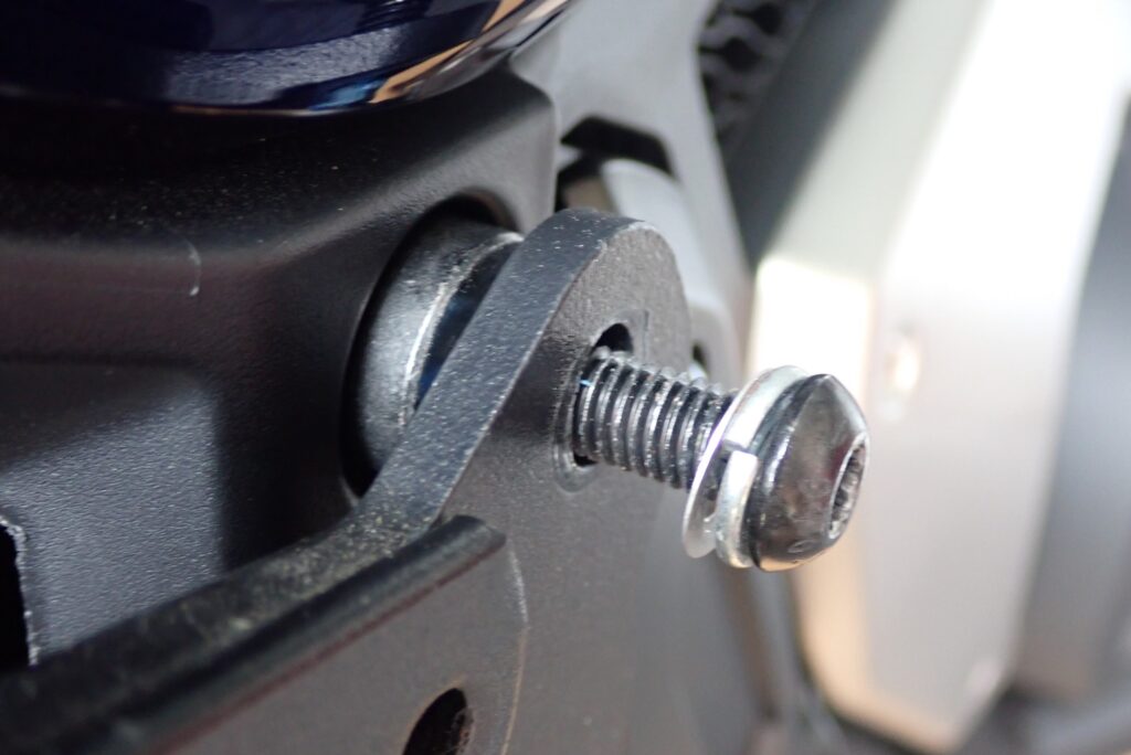 Correct mounting order of spring washer and flat washer for GIVI PLO1188MK rack