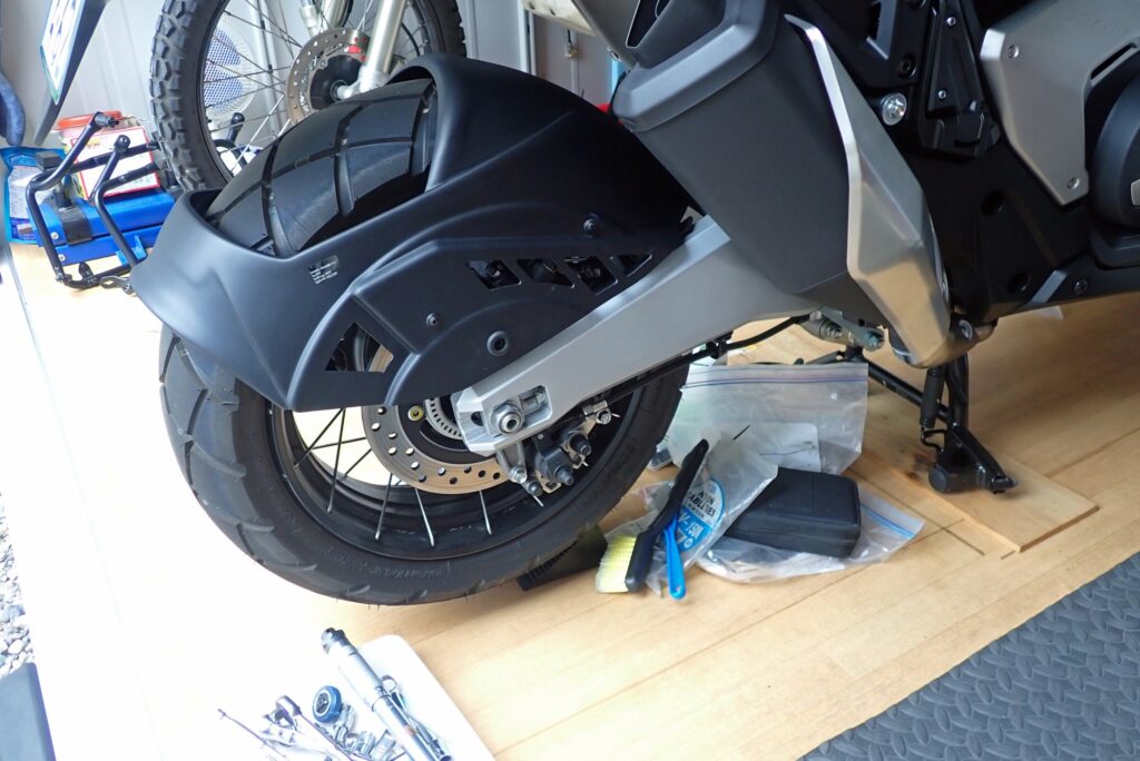Full right-side profile of a Honda X-ADV with the Puig rear splash guard fully installed, enhancing mud protection and aesthetics.