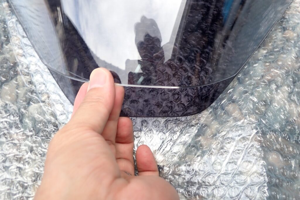 Longer bottom section of aftermarket windscreen compared to stock