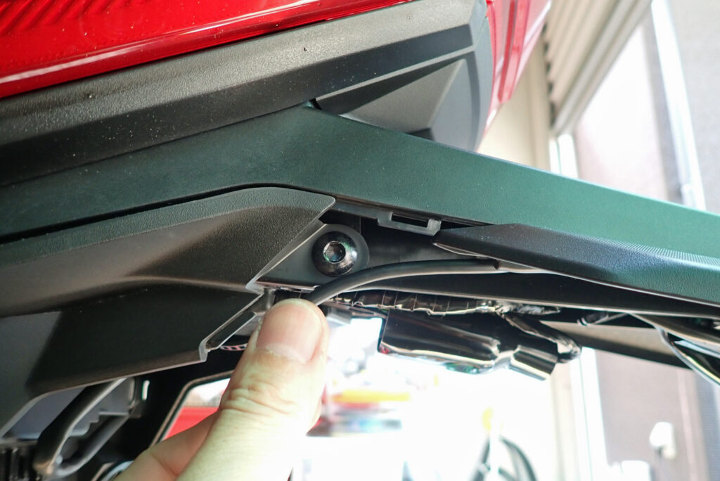 Routing dashcam cable along Honda X-ADV rear fender by loosening the center screw