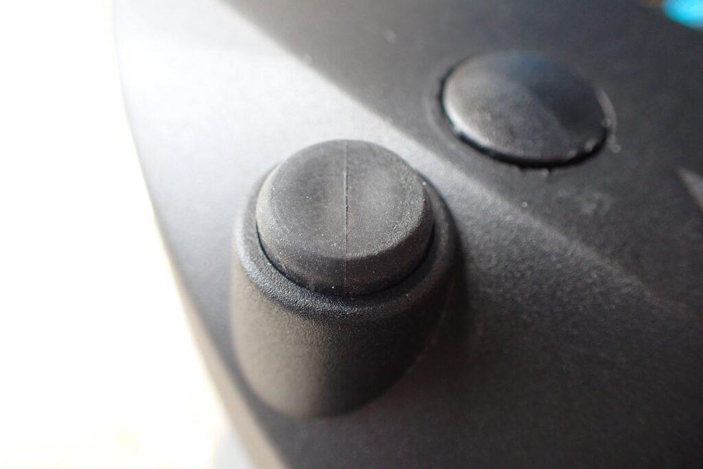 Smooth flat surface of newly installed GIVI baseplate rubber damper