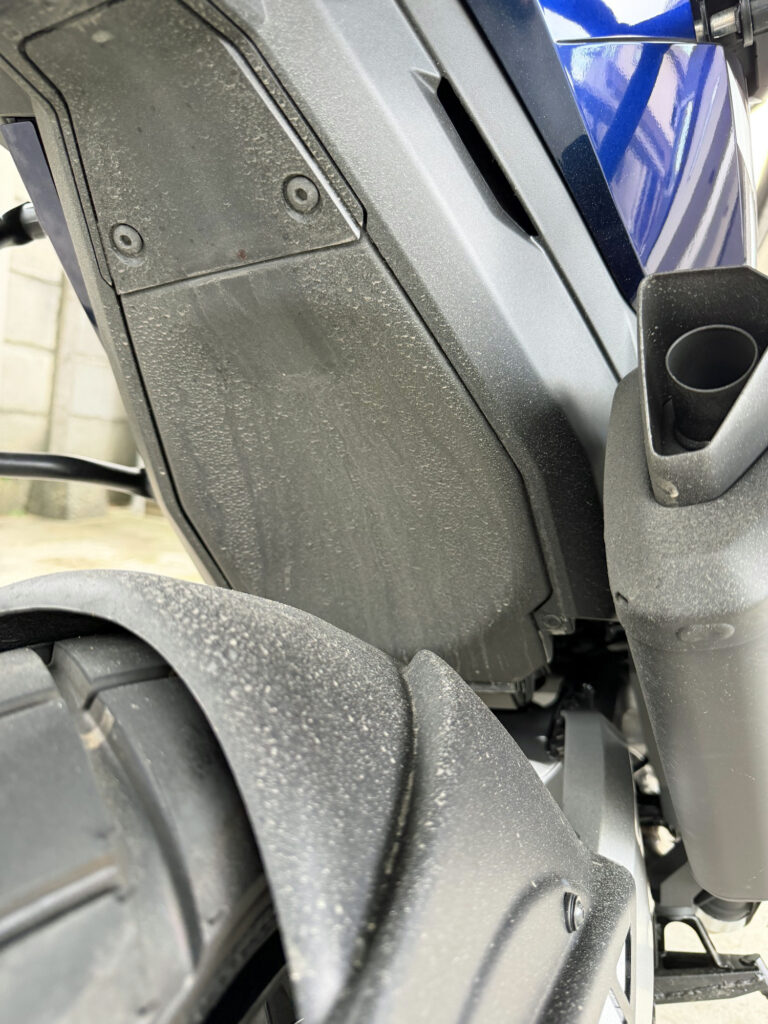 Close-up of fine mist dirt on Puig splash guard upper surface and undertail