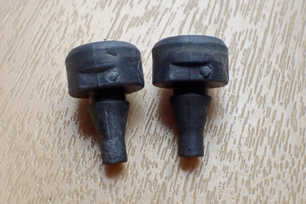 Removed old GIVI baseplate rubber dampers used for 14 years