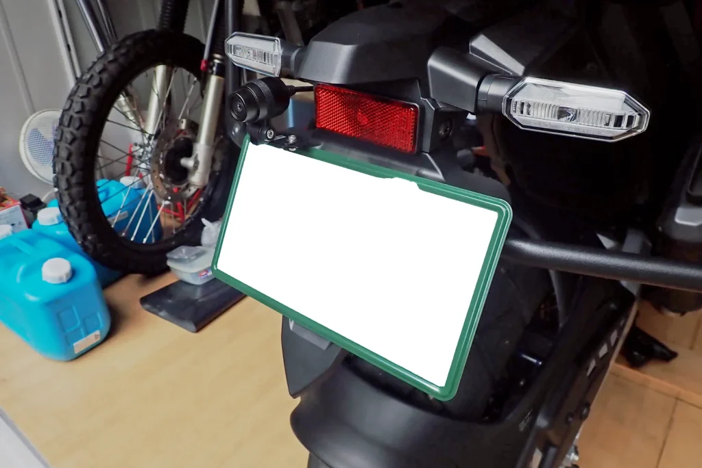 Right-side view of Daytona M820WD rear camera mounted on license plate bracket