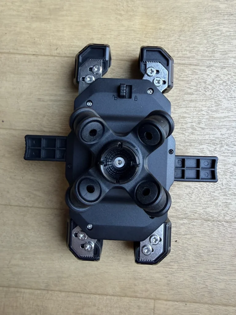 Rear view of Kaedear KDR-M11CPJ with screws tightened at narrowest setting