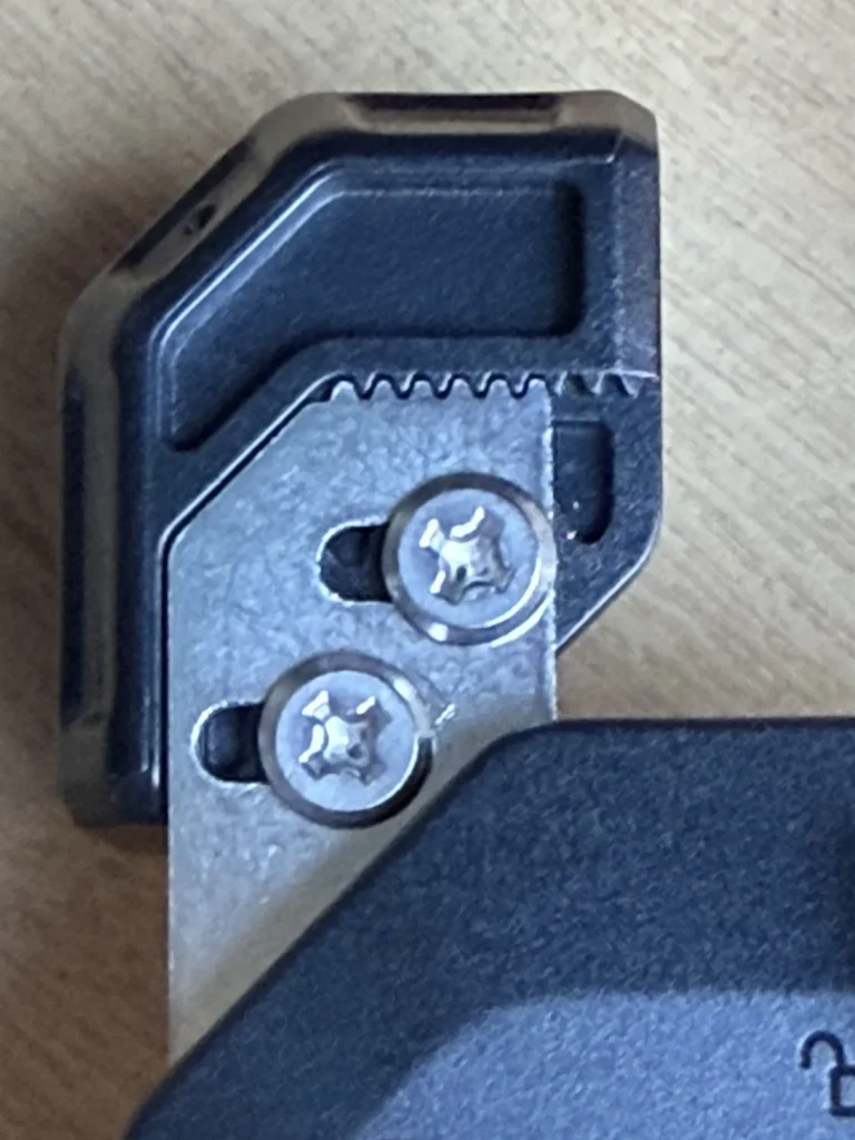 Close-up of adjustment screws repositioned inward on Kaedear holder