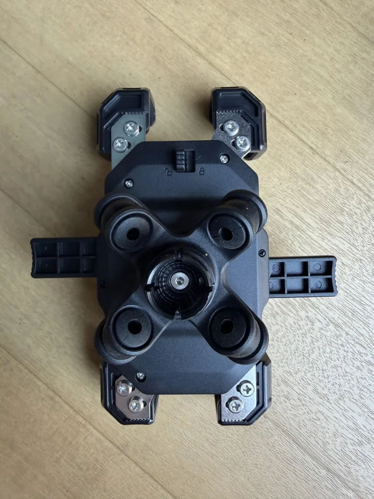 Rear view of Kaedear KDR-M11CPJ phone holder showing screw positions in wide setting